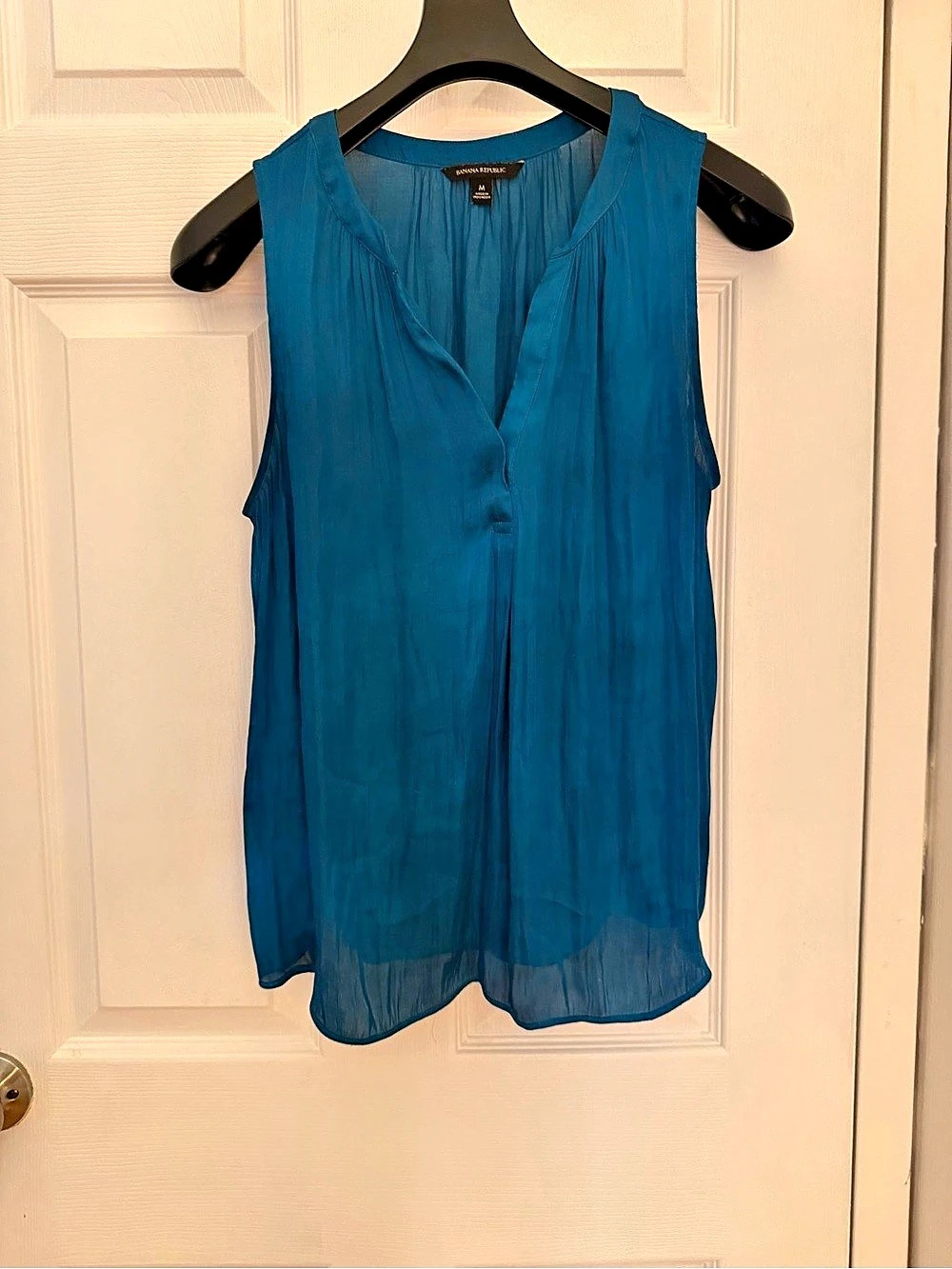 Banana Republic Sleeveless Pleated Blouse in Blue Size Medium